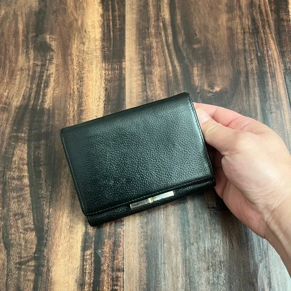 Samantha Thavasa Black Compact Wallet - Picture 4 of 7